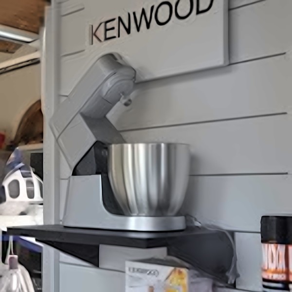 Il negozio: impastatrice Kenwood in esposizione